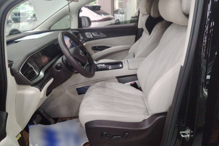 Used Denza D9 2025 DM-i Intelligent Drive 1020 Four-Wheel Drive Flagship Model
