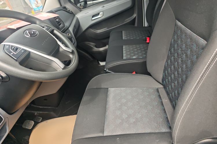 Used SAIC MAXUS Xintu V80 2024 Facelift Aoyuntong 6AMT Short Wheelbase Ultra-Low Roof 147 Ps 5/6 Seats Left Front Seat