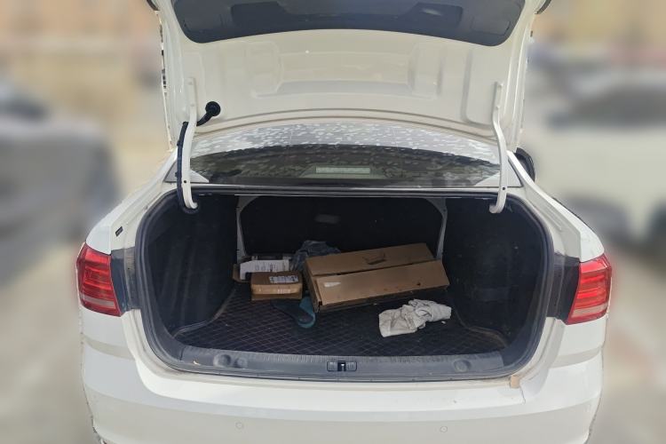 Used Volkswagen Lavida 2017 1.6L Manual Comfort Edition Trunk