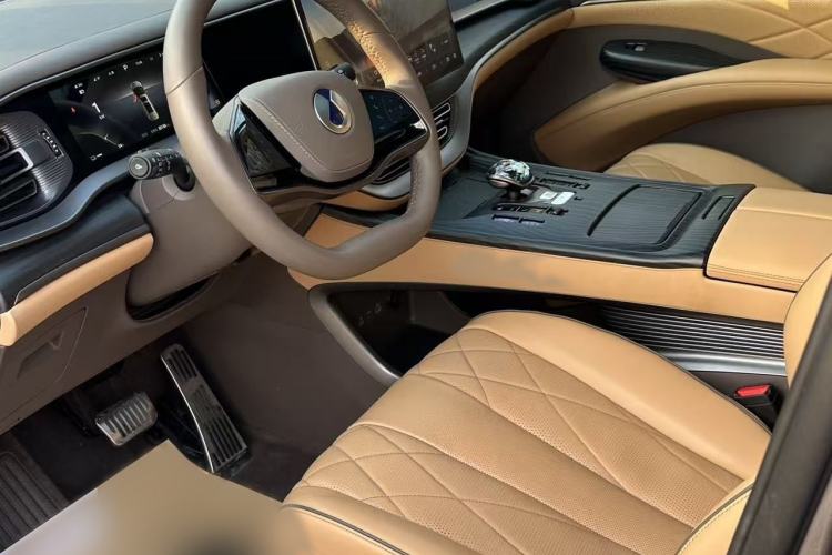 Used Denza D9 2022 DM-i 970 Four-Wheel Drive Prestige Model
