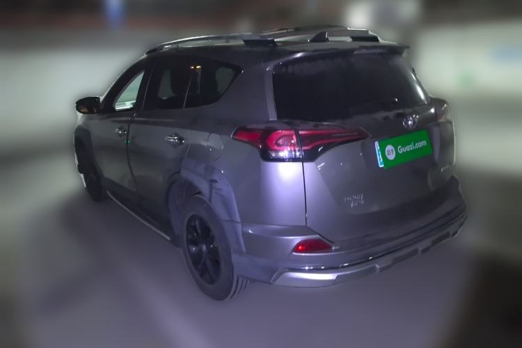 Used Toyota RAV4 2019 2.0L CVT Two-Wheel Drive Fashion X Limited Edition China VI Standard
