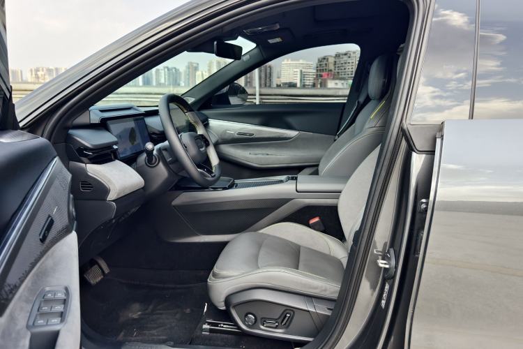 Used Lynk & Co 08 EM-P 2023 245km Ultra-Long Range Halo
