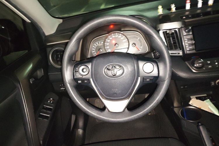 Used Toyota RAV4 2015 2.0L CVT Two-Wheel Drive Fashion Edition
