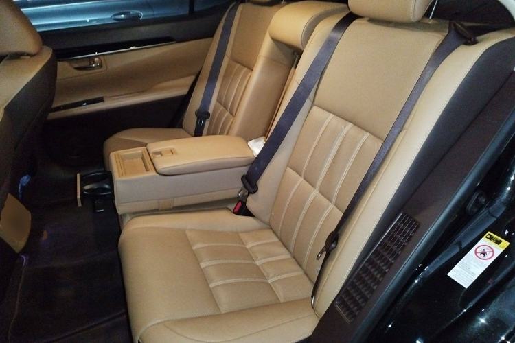 Used Lexus ES 2017 300h Mark Levinson Comfort Edition Left Rear Seat