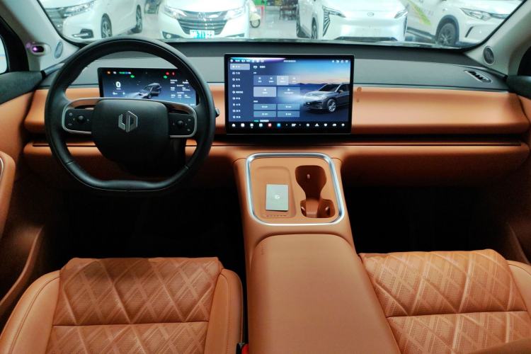 Used Leapmotor C16 2026 Extended-Range 280 LiDAR Zhizun Edition 5 Seats Center Console