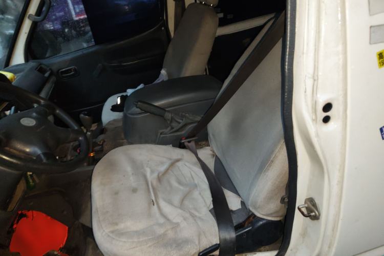 Used Jinbei Hiace 2011 2.0L 5th Generation Xiangyun Comfort Version 4G20D4B