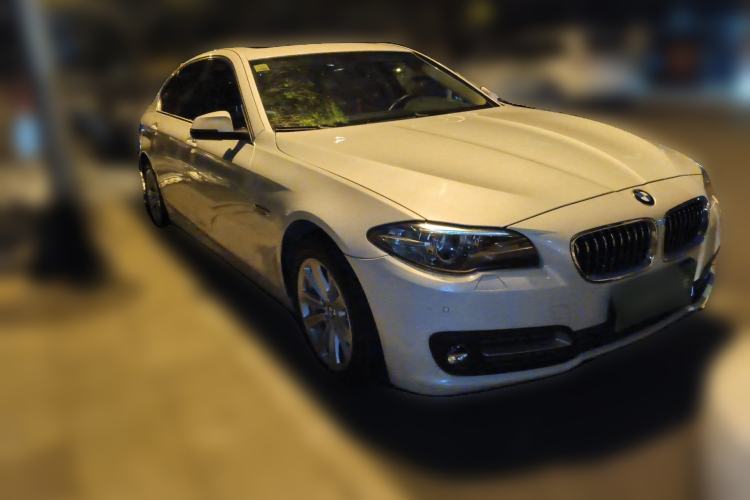 Used BMW 5 Series 2014 520Li Elegant Model Front Right 45 Deg