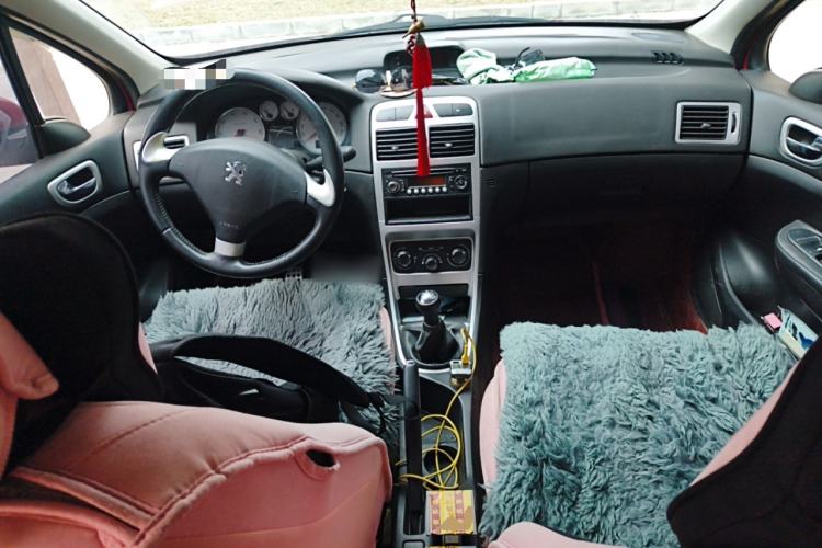 Used Peugeot 307 2013 1.6L Manual CROSS Center Console