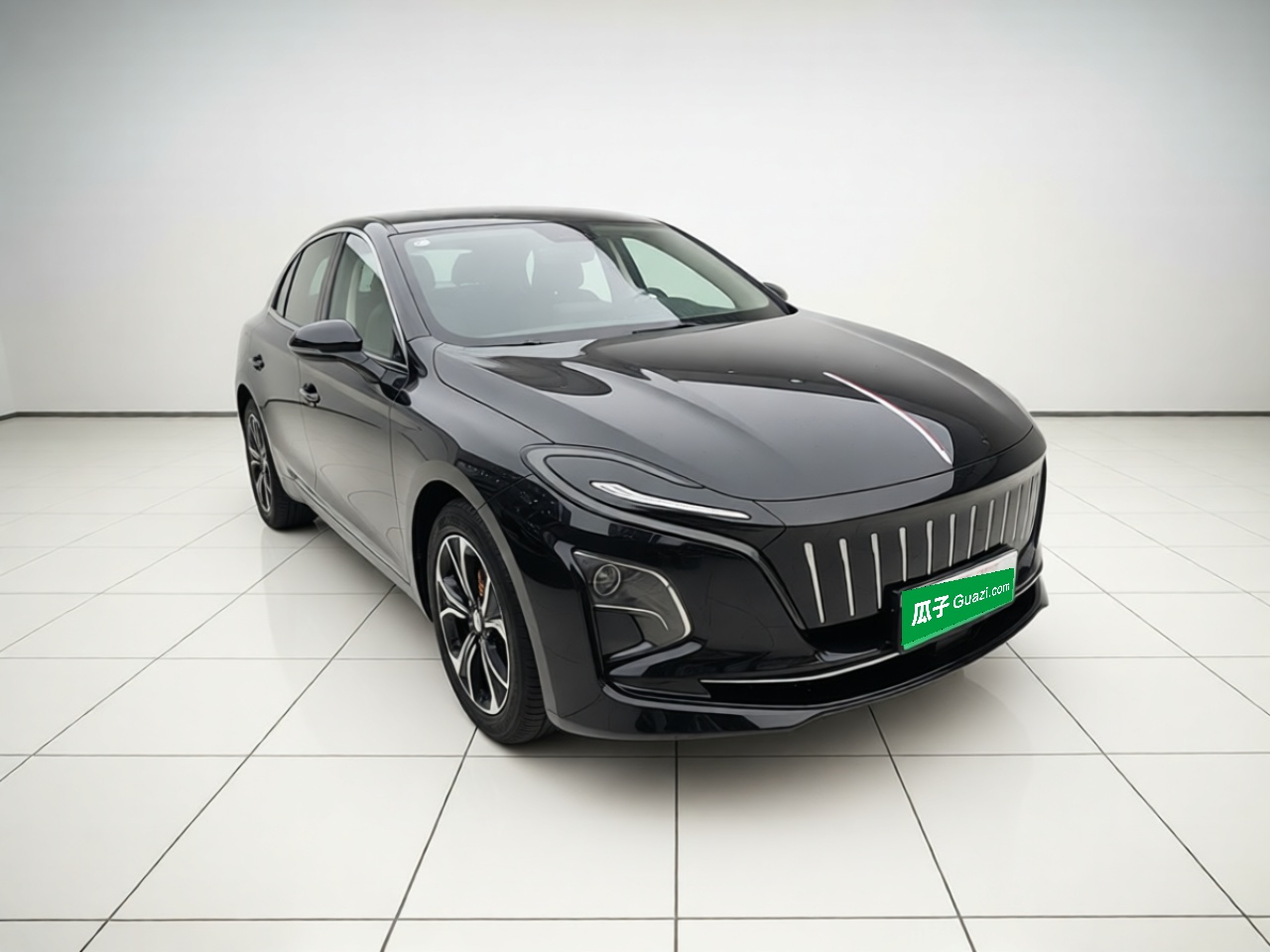 Hongqi E-QM5 2023 Base Travel Edition — снимка 3