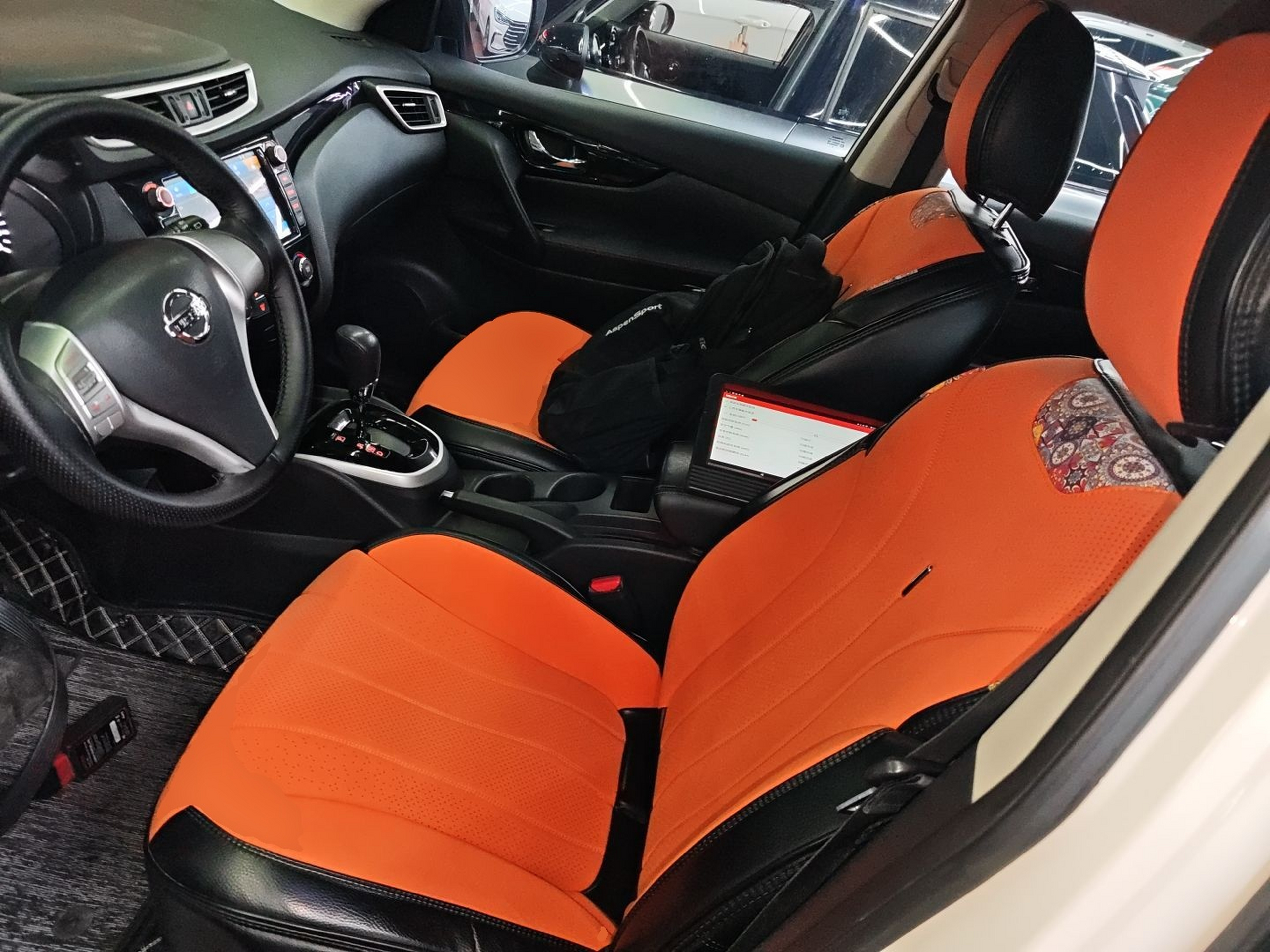 Переднее сиденье в автомобиле