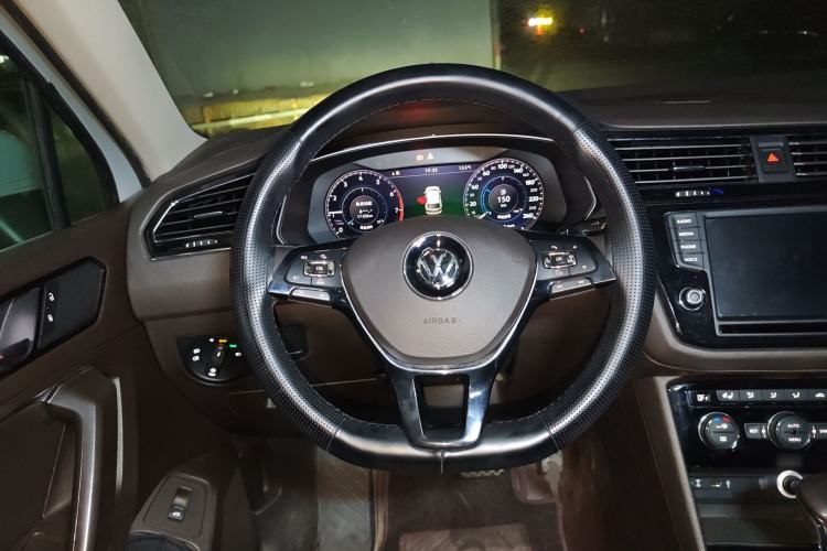 Used Volkswagen Tiguan L 2017 330TSI Automatic Two-Wheel Drive Flagship Edition Steering Wheel