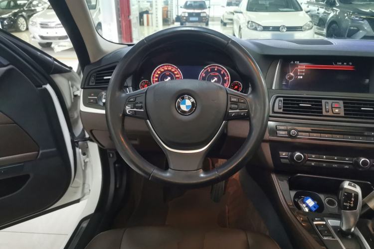 Used BMW 5 Series 2017 525Li Luxury Design Package Steering Wheel