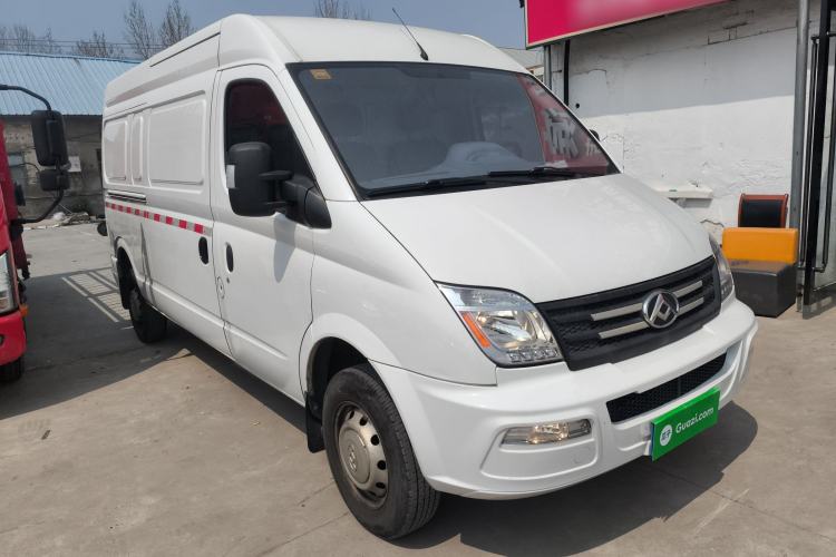 Used SAIC MAXUS Xintu V80 2021 2.0T Manual Classic City Delivery King Long Wheelbase Mid-Roof 3 Seats
