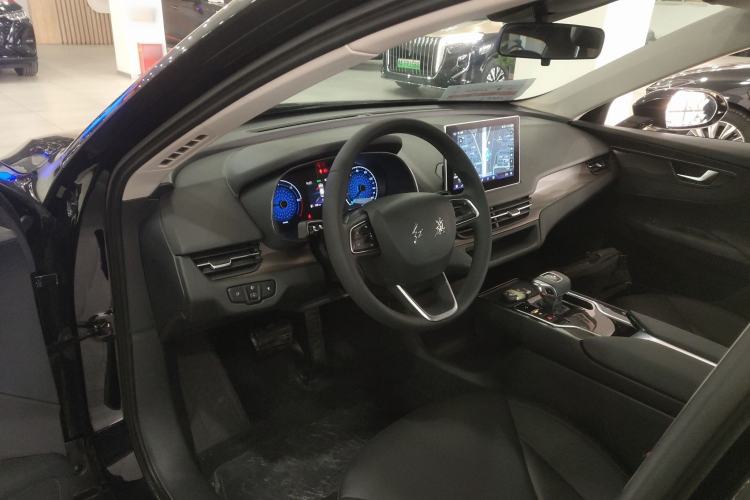 Used Hongqi E-QM5 2022 431 km Charge & Enjoy Edition