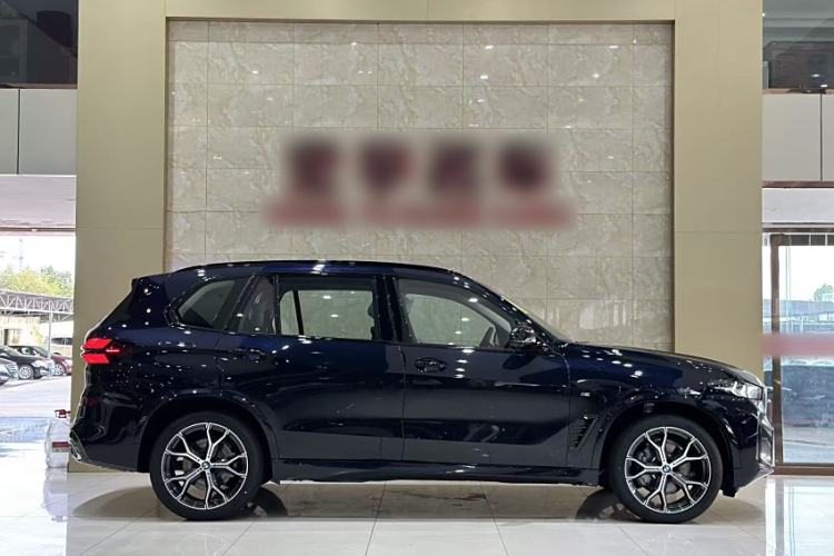 Used BMW X5 2025 Model, xDrive 30Li Prestige M Sport Night Package
