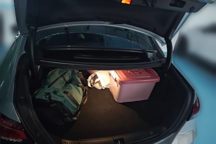 Used Mercedes-Benz E-Class New Energy 2021 E 350 e L Plug-in Hybrid Sedan Trunk