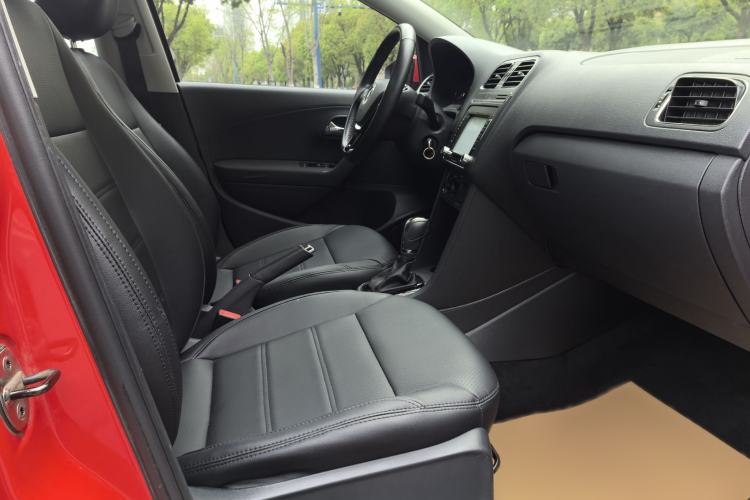 Used Volkswagen Polo 2016 1.6L Automatic Comfort Model Interior 9