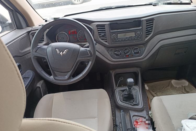 Used Wuling Hongguang V 2021 1.5L Jingqu Edition Enclosed-Window Vehicle LAR