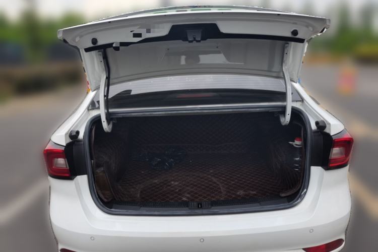 Used Roewe i5 2020 1.5L Automatic 4G Connect Luxury Flagship Edition Trunk