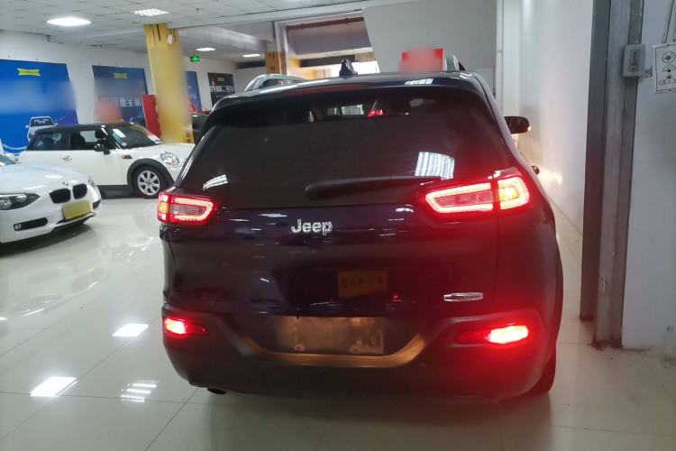 Used Jeep Cherokee 2016 2.0L Superior Edition