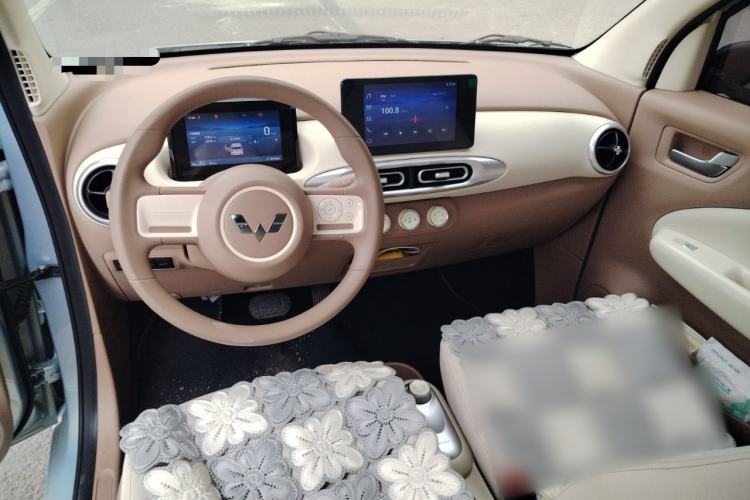 Used Wuling Hongguang MINIEV 2025 Four-Door Version Premium Edition Center Console