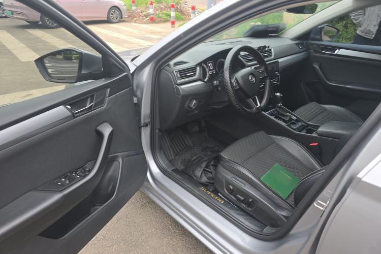 Used Skoda Superb 2018 TSI280 DSG Comfort Edition China V Standard Driver Seat