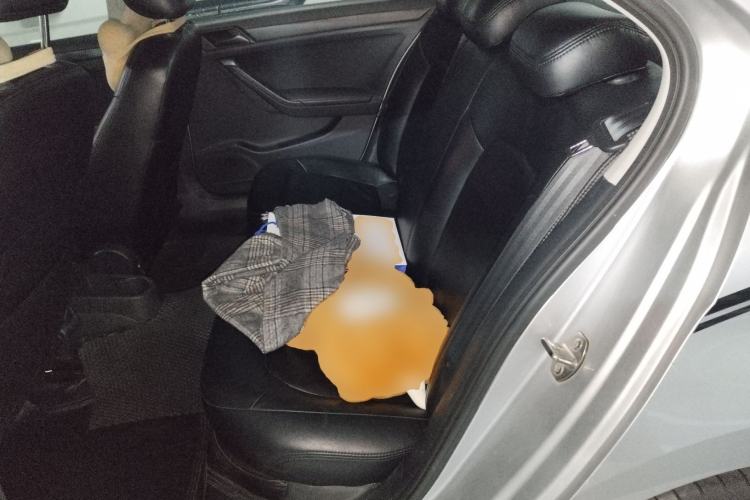 Used Volkswagen Jetta 2015 Value Edition 1.6L Manual Fashionable Style
