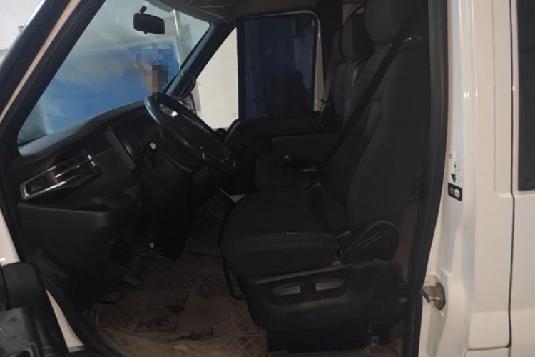 Used JMC Fushun 2022 2.0T Manual Multi-Function Passenger Vehicle Short Wheelbase Mid-Height Roof 6-Seater Left Front Seat