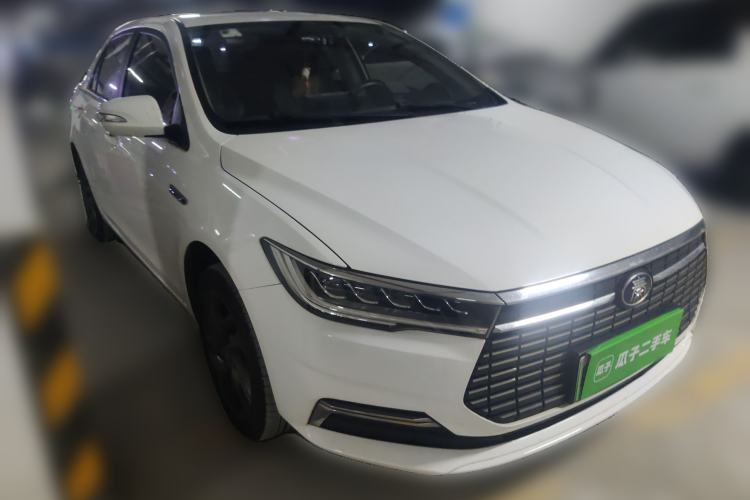 Used BYD Qin New Energy 2019 High-Range Deluxe Model Front Right 45 Deg