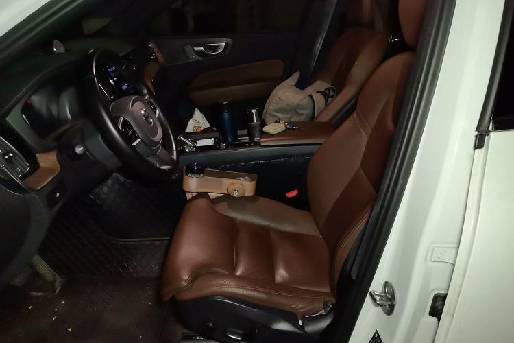 Used Volvo XC60 2024 B5 4x4 Smart Luxury Edition Left Front Seat