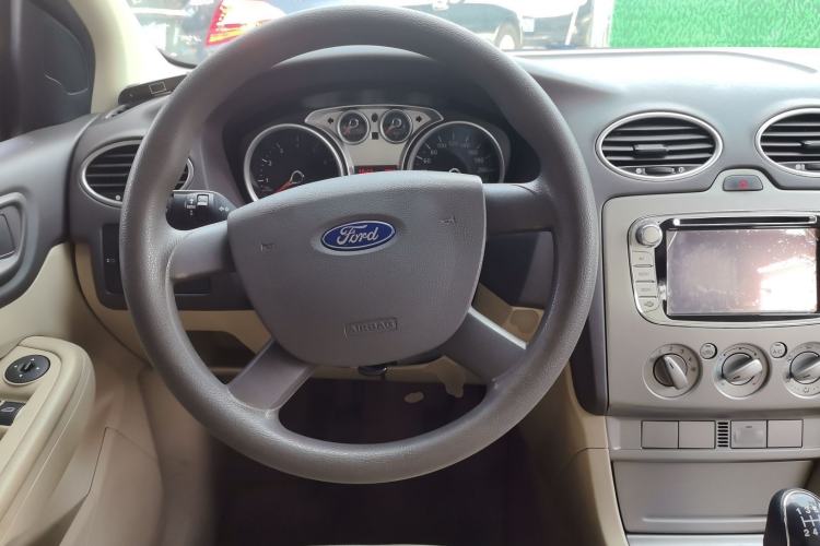 Used Ford Focus 2013 Sedan Classic 1.8L Manual Base Model Steering Wheel