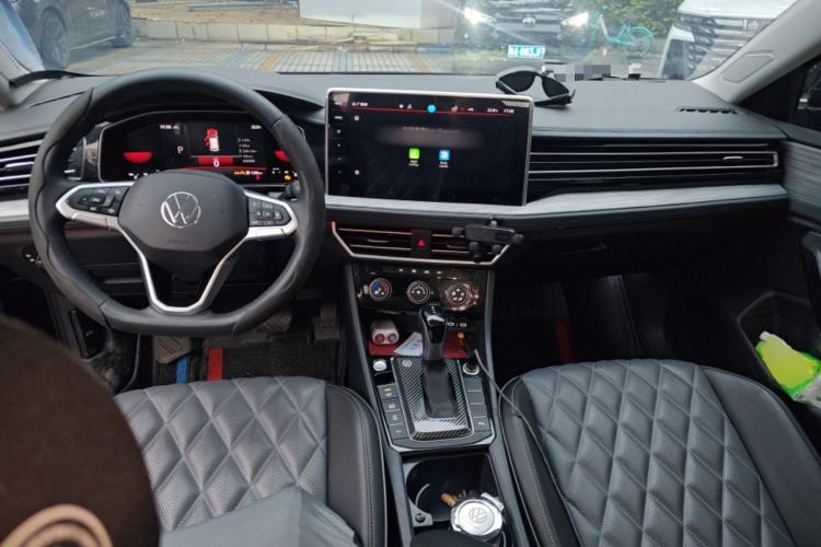 Used Volkswagen Sagitar 2023 300TSI DSG Excellence Edition Center Console