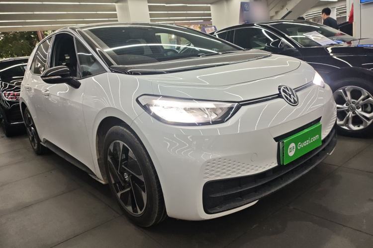 Used Volkswagen ID.3 2024 Pure & Smart Edition Front Right 45 Deg