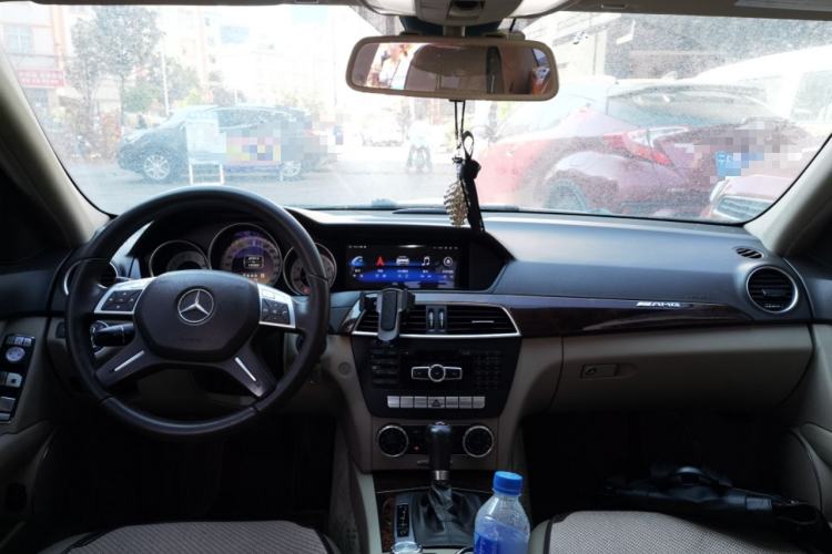 Used Mercedes-Benz C-Class 2011 C 200 CGI Elegant Model Center Console