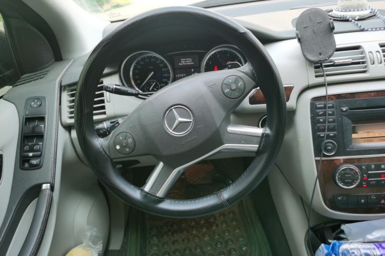 Used Mercedes-Benz R-Class 2011 R 300 L Business Model Steering Wheel