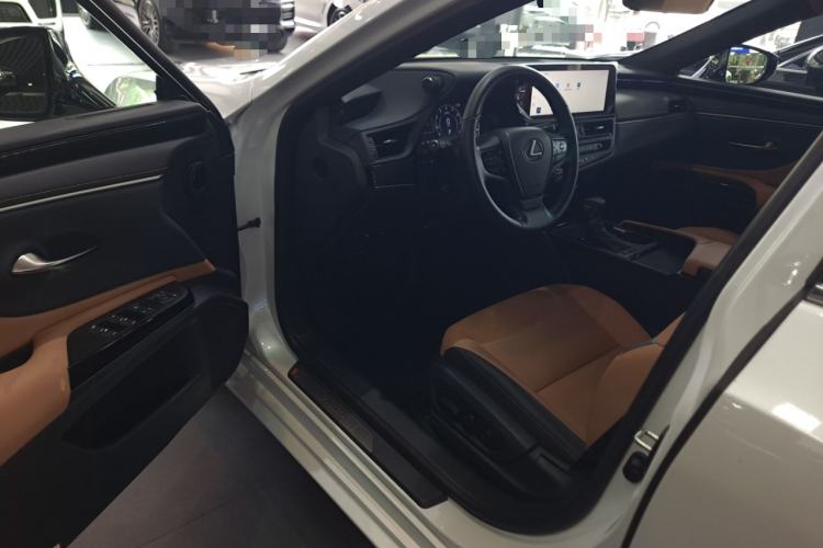 Used Lexus ES 2023 200 Excellence Edition