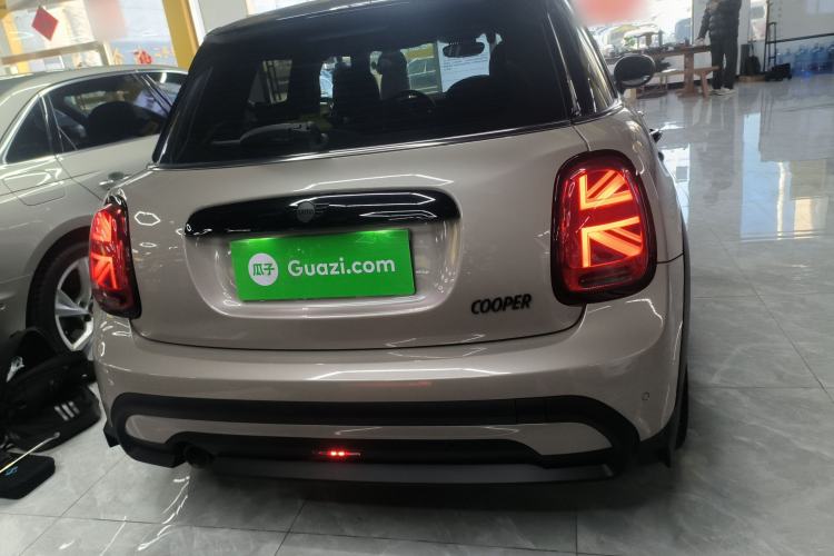 Used MINI MINI 2022 Updated 1.5T COOPER Artist Five-Door Edition