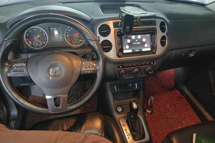 Used Volkswagen Tiguan 2015 1.8TSI Automatic Two-Wheel Drive Luxury Model Center Console