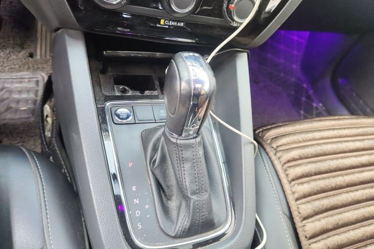 Used Volkswagen Sagitar 2018 280TSI DSG Comfort Model Gear Lever