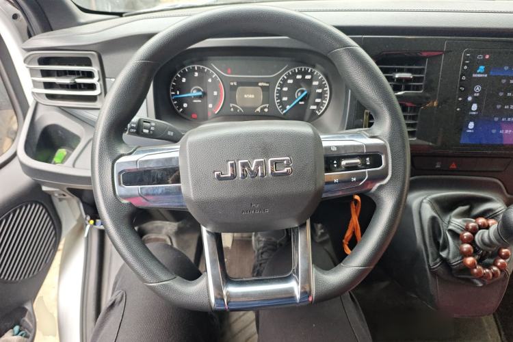 Used JMC Fushun 2022 2.0T Manual Multi-Function Passenger Vehicle Short Wheelbase Low Roof 6-Seater Steering Wheel