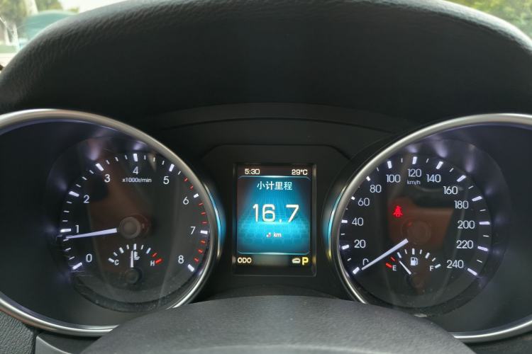 Used Haval H8 2015 2.0T Two-Wheel-Drive Standard Version