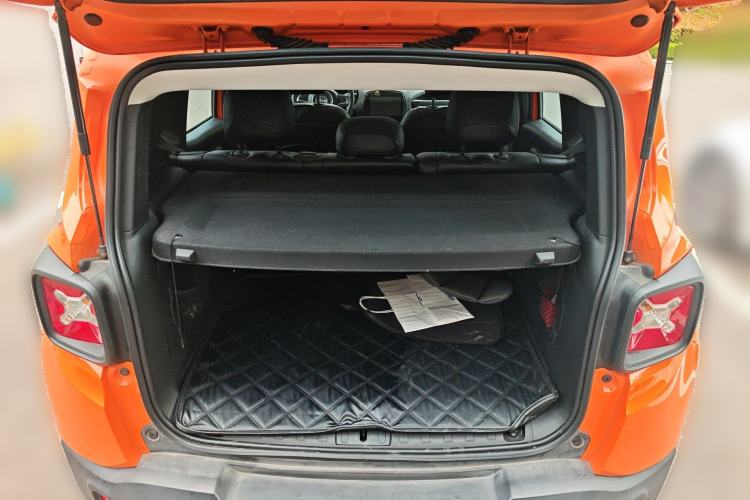 Used Jeep Renegade 2017 180T Automatic High-Energy Version Trunk