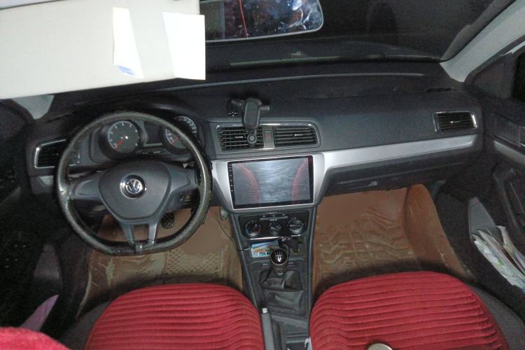 Used Volkswagen Gran Lavida 2017 1.6L Manual Fashion Edition Center Console