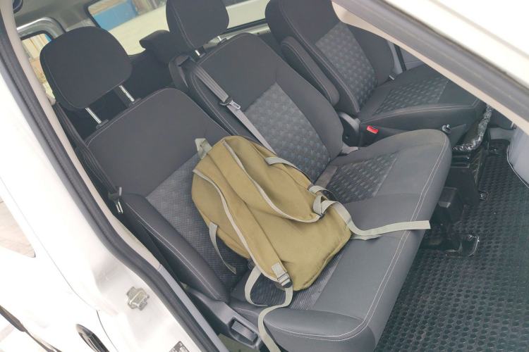 Used SAIC MAXUS Xintu V80 2023 2.0T AMT Classic Aoyuntong Short Wheelbase Ultra-Low Roof 5/6-Seater
