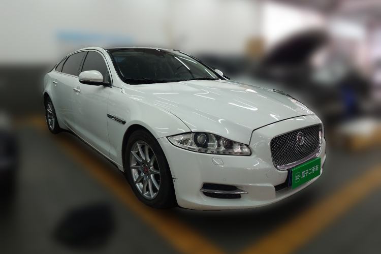 Used Jaguar XJ 2014 XJL 3.0 SC Two-Wheel-Drive Panoramic Business Edition Front Right 45 Deg