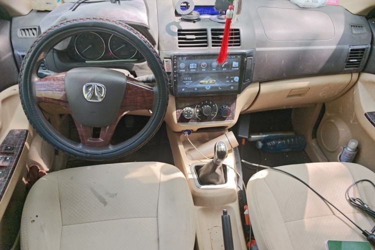 Used BAIC Weiwang M30 2015 1.5L Basic Version DAM15 Center Console