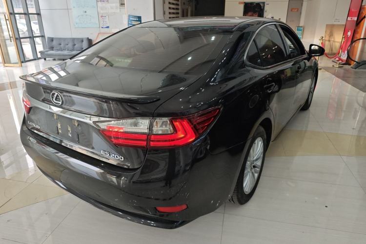 Used Lexus ES 2016 200 Midnight Special Limited Edition Rear Right 45 Deg