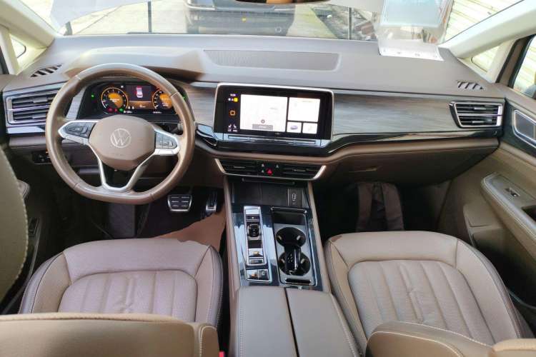 Used Volkswagen Viloran 2022 380TSI Luxury Edition