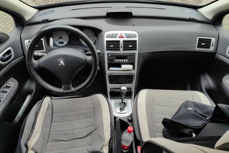 Used Peugeot 307 2010 Sedan 1.6L Automatic Comfort Edition Center Console