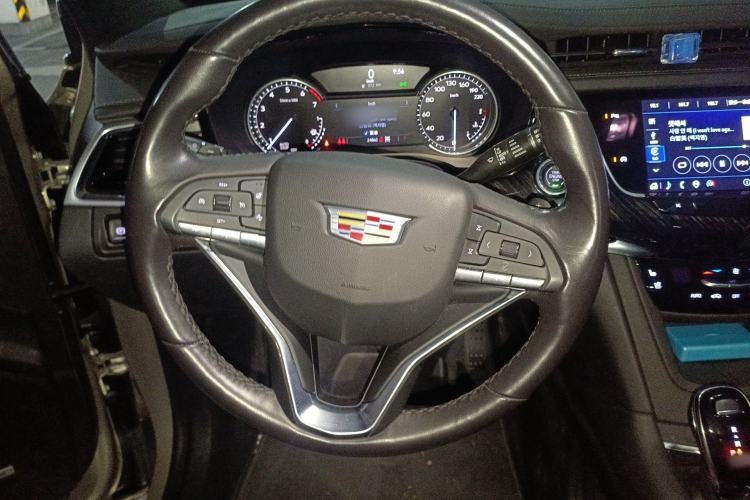 Used Cadillac XT6 2022 2.0T Six-Seater Four-Wheel Drive Luxury Version Steering Wheel